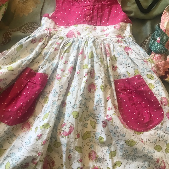 Dresses - Picture 2 of 7